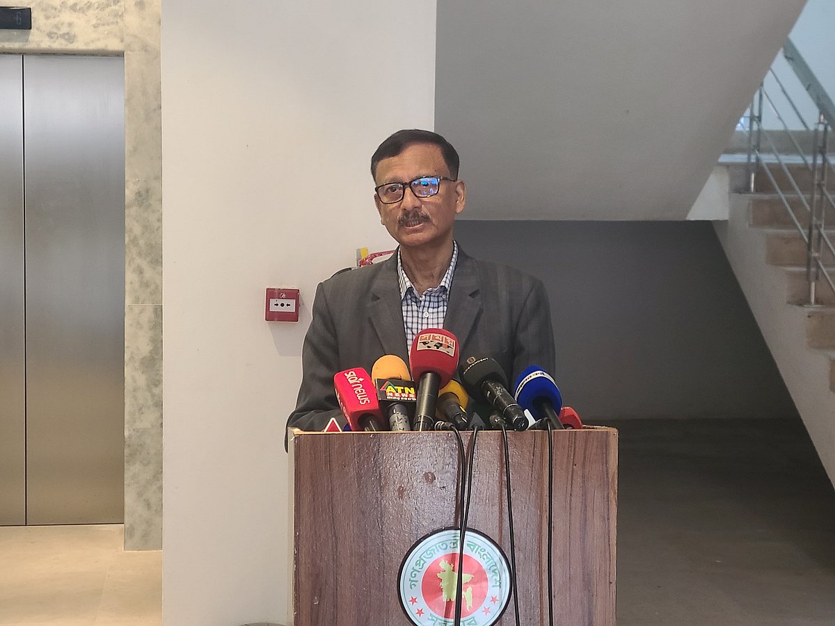 রংপুরে সার্কিট হাউসে সাংবাদিকদের প্রশ্নের উত্তর দেন পররাষ্ট্র উপদেষ্টা তৌহিদ হোসেন। আজ শুক্রবার সকালে