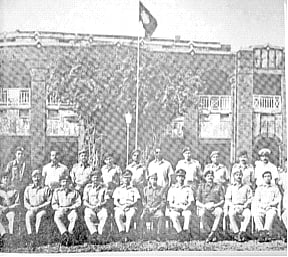 প্রধান সেনাপতি জেনারেল এম এ জি ওসমানীর সঙ্গে সেক্টর কমান্ডাররা। ১৯৭১ এর জুলাইয়ে কলকাতায় সেক্টর কমান্ডারদের সভায়