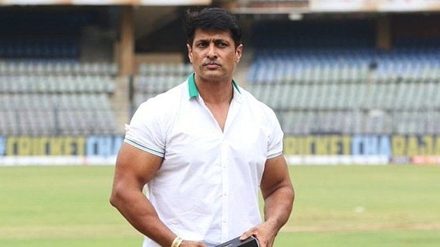 সলিল আনকোলা। এক্স থেকে