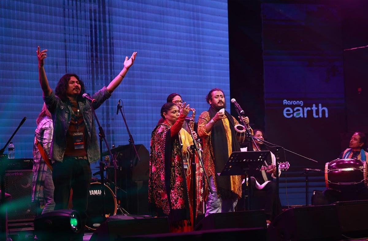 আড়ংয়ে চলছে কারুশিল্প উৎসব। উৎসবে থাকছে সংগীত পরিবেশনাসহ নানা আয়োজন