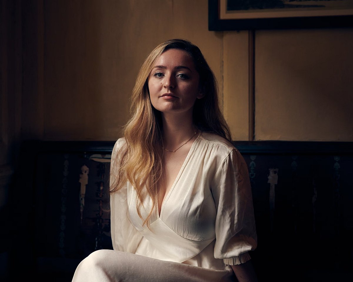 ব্রিটিশ লেখক লুসি স্টিডস