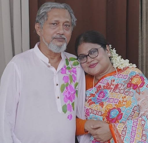 সুরকার ও সংগীত পরিচালক স্বামী মইনুল ইসলাম খানের সঙ্গে সংগীতশিল্পী কনকচাঁপা