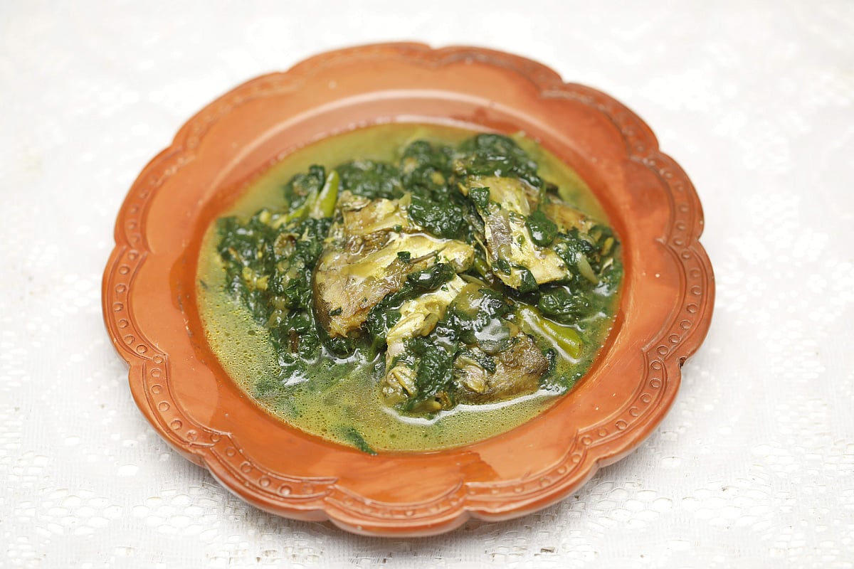 পালংশাকে ফলি মাছের মাথা