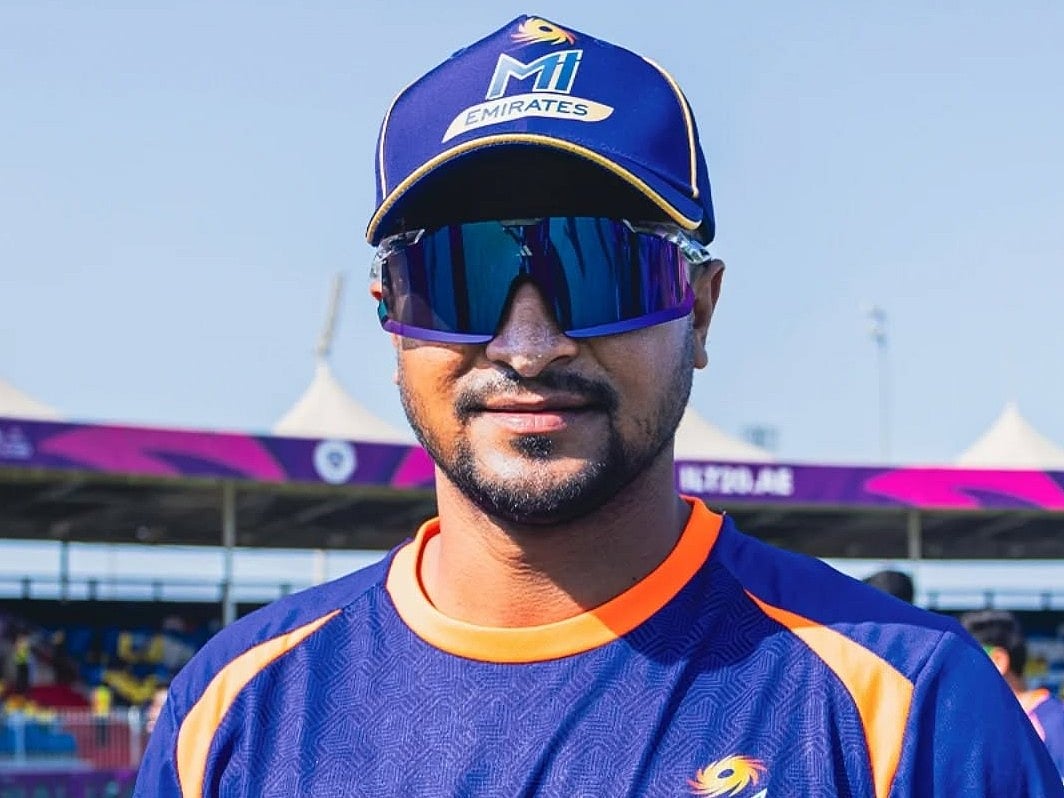 এমআই এমিরেটসের জার্সিতে সাকিব আল হাসান