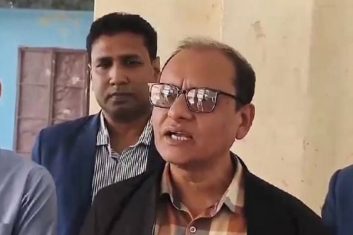 কক্সবাজারের কুতুবদিয়া উপজেলার কৈয়ারবিল সরকারি প্রাথমিক বিদ্যালয় পরিদর্শন শেষে সাংবাদিকদের কথা বলেন প্রাথমিক ও গণশিক্ষা উপদেষ্টা বিধান রঞ্জন রায় পোদ্দার। আজ দুপুর একটার দিকে