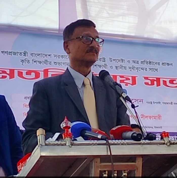 নীলফামারীতে মতবিনিময় সভায় প্রধান অতিথির বক্তব্য দেন পররাষ্ট্র উপদেষ্টা তৌহিদ হোসেন। আজ রোববার দুপুরে নীলফামারীর কিশোরগঞ্জ উপজেলার মাগুড়া উচ্চবিদ্যালয় মাঠে