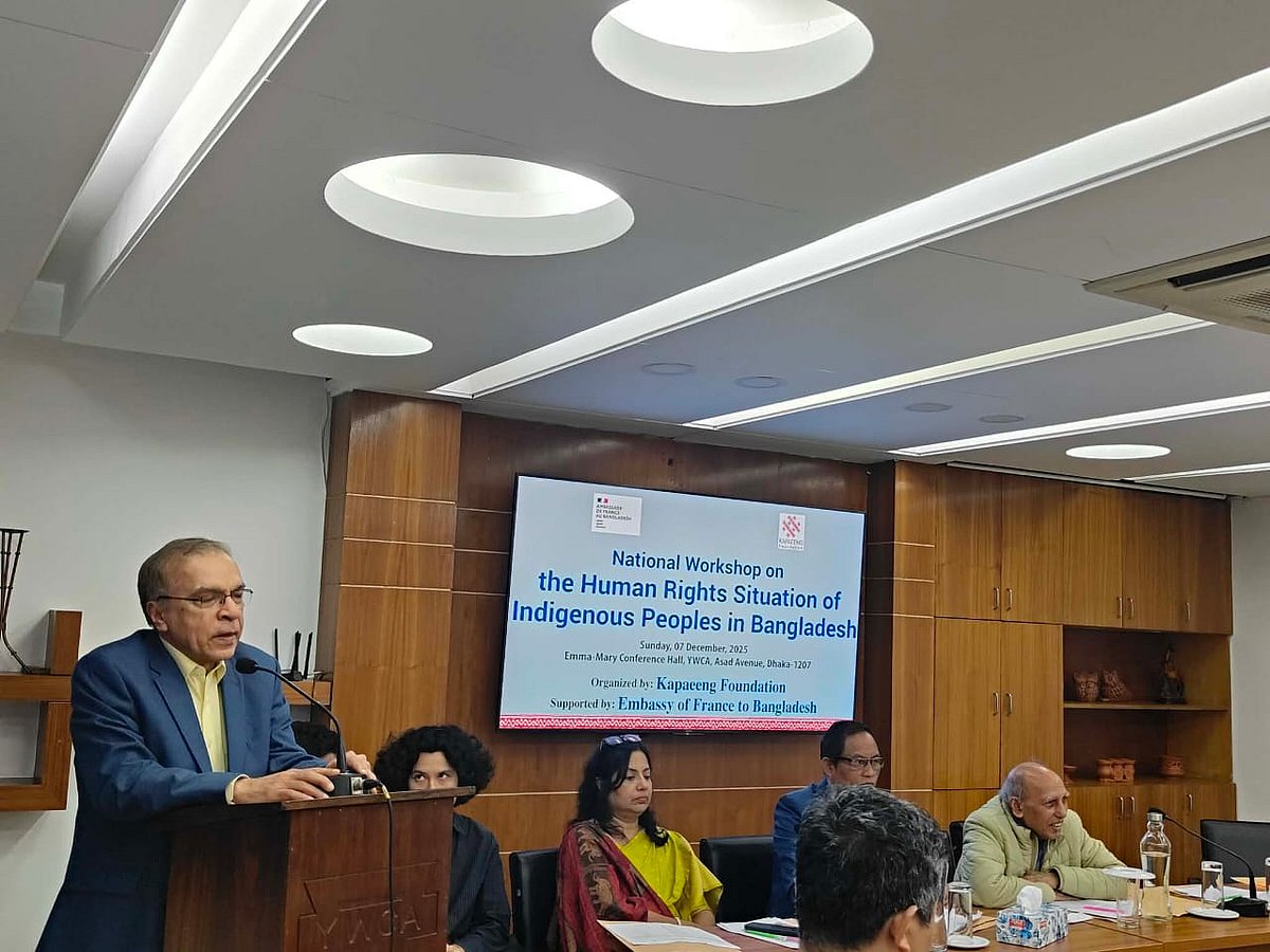 ‘বাংলাদেশের আদিবাসীদের সামগ্রিক মানবাধিকার পরিস্থিতি’ শীর্ষক জাতীয় পর্যায়ের এক কর্মশালায় বক্তব্য দেন টিআইবির নির্বাহী পরিচালক ইফতেখারুজ্জামান