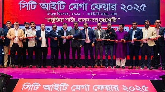 মেলার উদ্বোধনী অনুষ্ঠানে উপস্থিত অতিথিরা