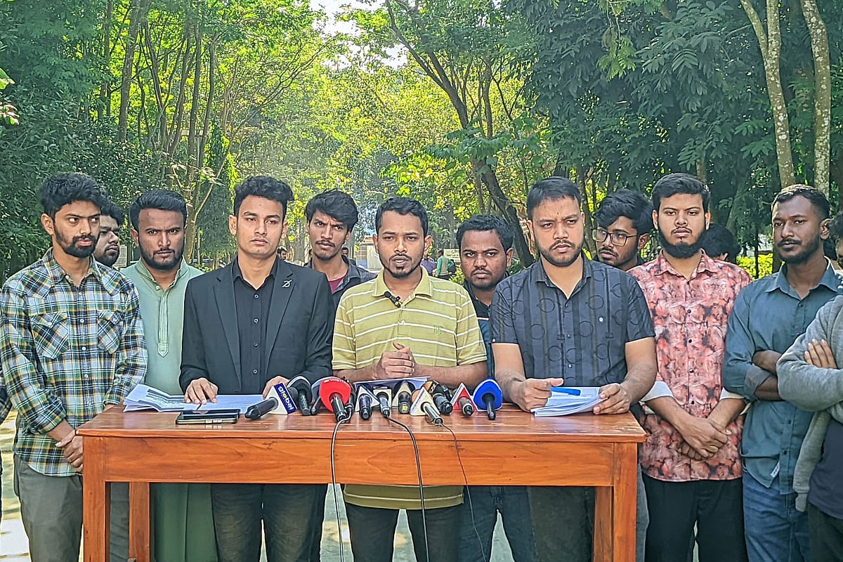 রংপুরে বেগম রোকেয়া বিশ্ববিদ্যালয়ে ছাত্রদলের সংবাদ সম্মেলন। আজ সোমবার দুপুরে বিশ্ববিদ্যালয়ের প্রশাসনিক ভবনের দক্ষিণ পাশে