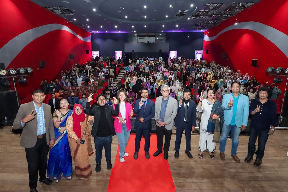 প্রেসিডেন্সি ইউনিভার্সিটি ও প্রথম আলো আয়োজিত কৃতী শিক্ষার্থী উৎসবে আগত শিক্ষার্থী ও অতিথিরা। সোমবার জেলা শিল্পকলা একাডেমি মিলনায়তনে