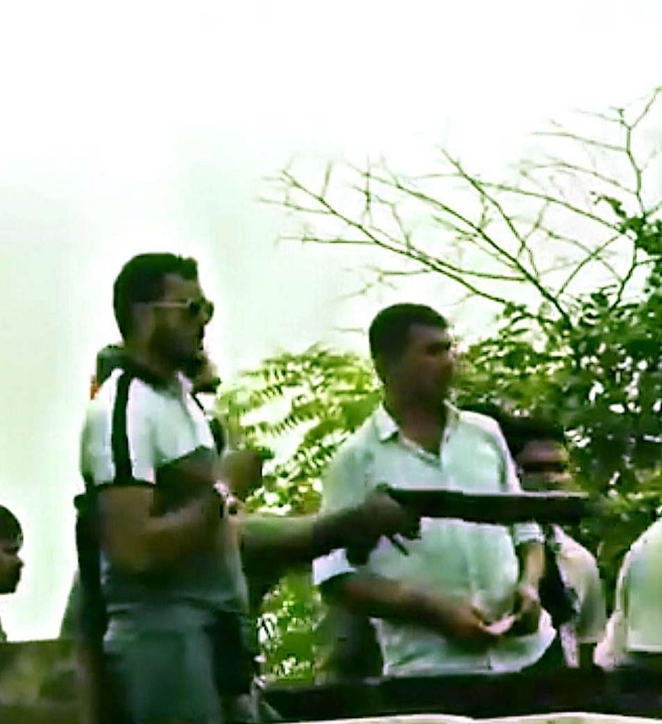 ভবনের ছাদ থেকে গুলি ছোড়া হচ্ছে। গত বছরের ৪ আগস্ট লক্ষ্মীপুর সদর এলাকায়