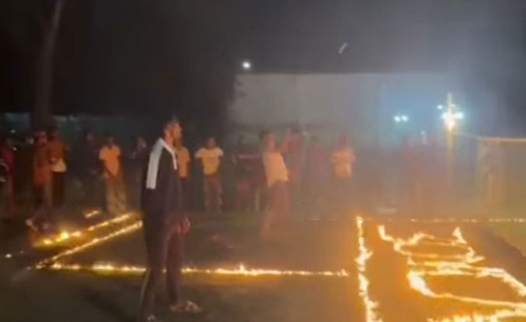 জন্মদিন উদ্যাপন করতে গিয়ে এভাবে খেলার মাঠে আগুন লাগিয়ে দেন টেকনাফের এক তালিকাভুক্ত ‘ইয়াবা ব্যবসায়ী’