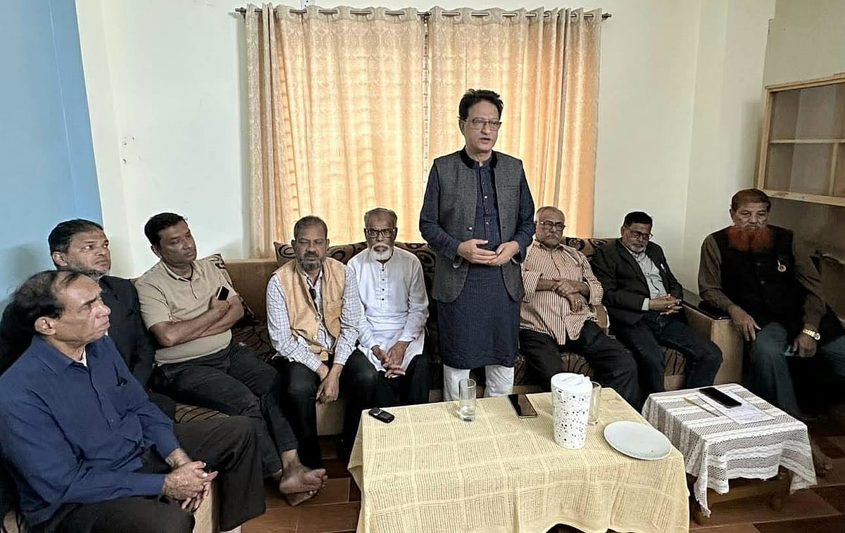 ফেনী জেলা জেএসডির প্রতিনিধি সভায় বক্তব্য দেন কেন্দ্রীয় সাধারণ সম্পাদক শহীদ উদ্দিন মাহমুদ স্বপন। আজ দুপুরে দাগনভূঞায় নিজ বাড়িতে তোলা