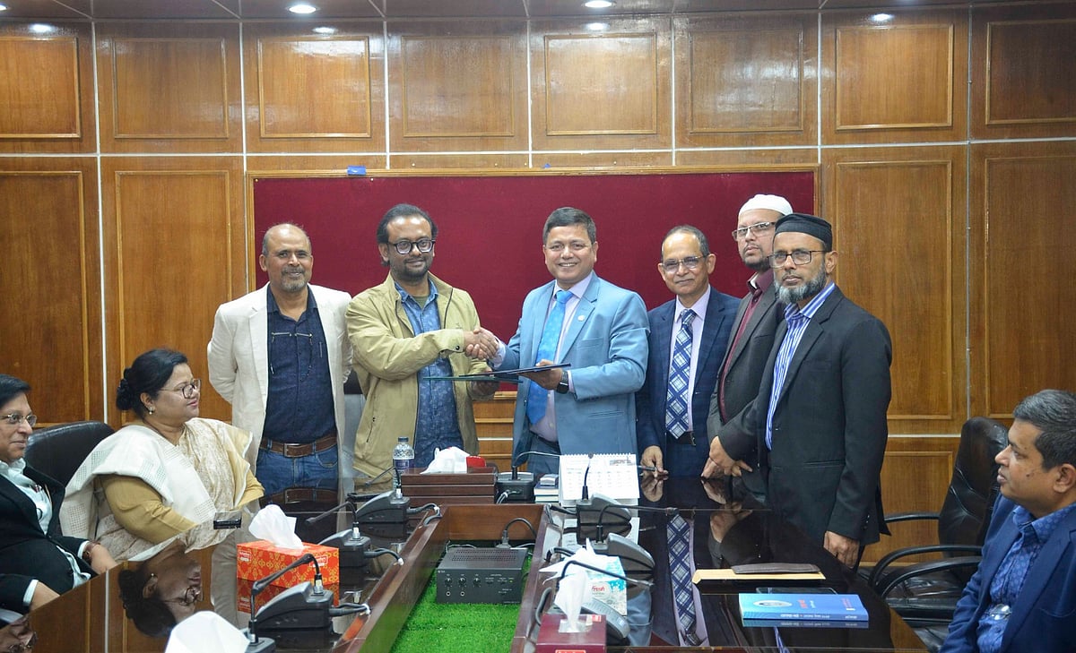 রংপুরে বেগম রোকেয়া বিশ্ববিদ্যালয়ের সিন্ডিকেট সভাকক্ষে রোকেয়া বিশ্ববিদ্যালয় ও বাংলা একাডেমির সমঝোতা স্মারক সই। ৯ ডিসেম্বর