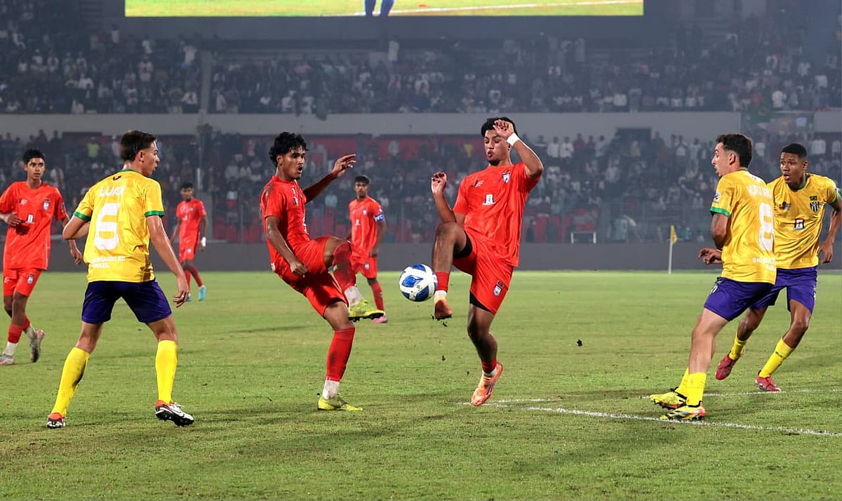 রেড গ্রিন ফিউচার স্টারের বিপক্ষে ব্রাজিলিয়ান ক্লাবের খেলার একটি মুহূর্ত। জাতীয় স্টেডিয়ামে