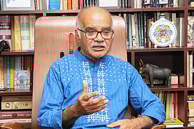 অর্থনীতিতে গতির পাশাপাশি স্থিতিশীলতাও ফেরাতে হবে