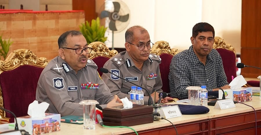 অপরাধ পর্যালোচনা সভায় ডিএমপি কমিশনার শেখ মো. সাজ্জাত আলী। ১০ ডিসেম্বর ২০২৫, রাজধানীর রাজারবাগে