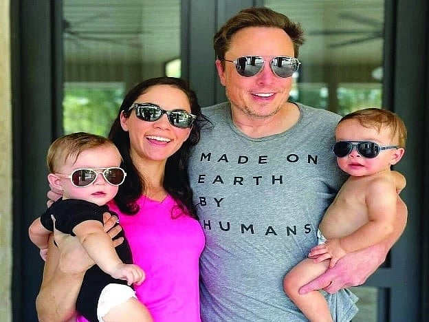 সন্তানসহ ইলন মাস্ক ও শিভন জিলিস