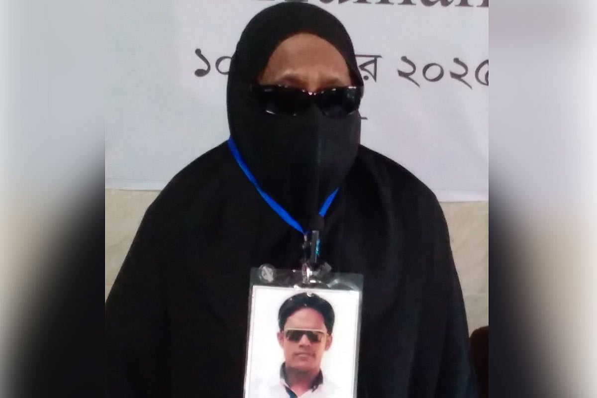 ছেলের ছবি বুকে নিয়ে সভায় আসেন গুমের শিকার যুবদল নেতা মাহবুবুর রহমান রিপনের মা রওশন আরা। ছেলেকে ফিরে পাওয়ার আর্তি জানান তিনি। আজ দুপুরে ফেনী প্রেসক্লাব মিলনায়তনে