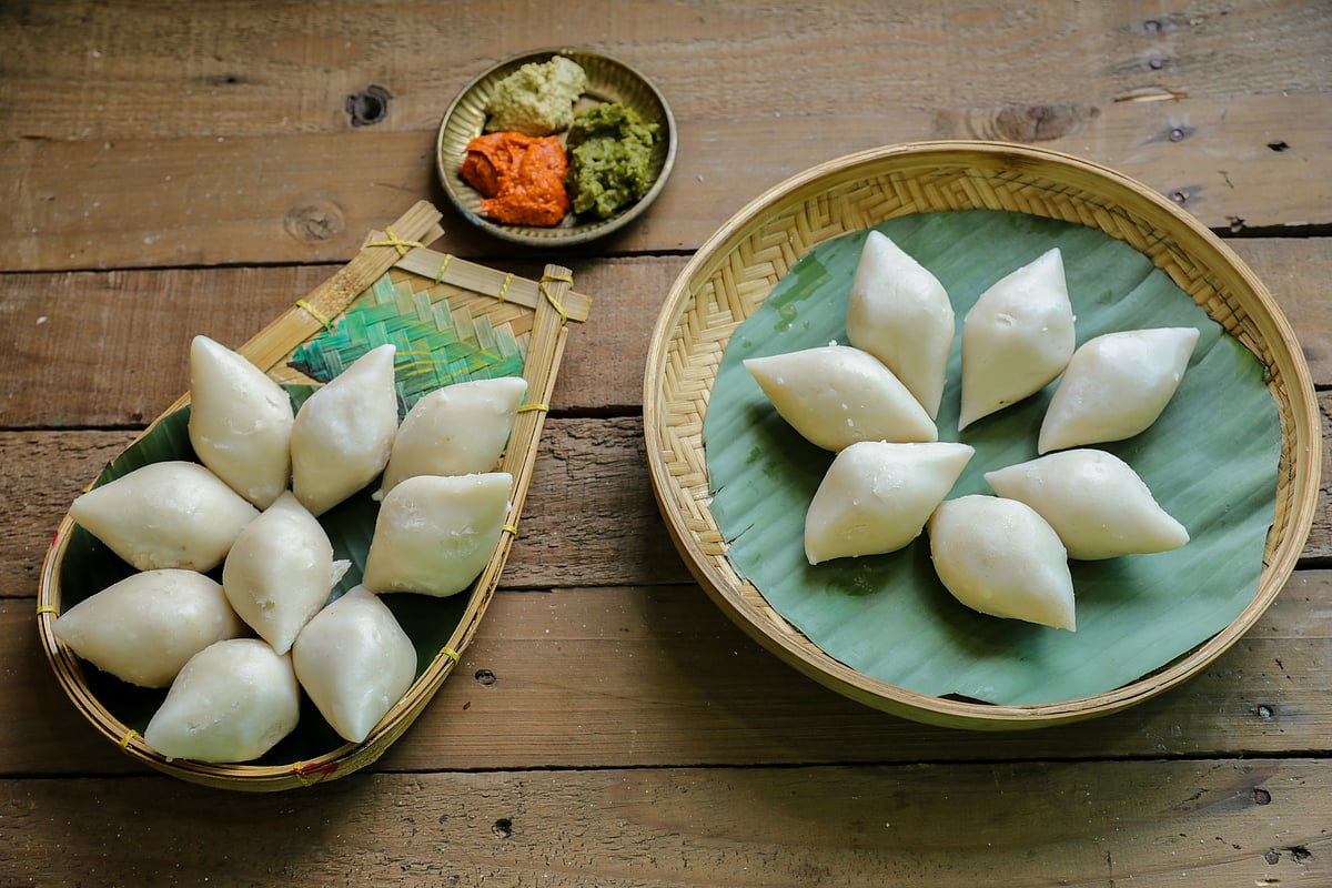 ম্যারা পিঠা ঝোলা গুড়, ভর্তা বা মাংস দিয়ে পরিবেশন করুন