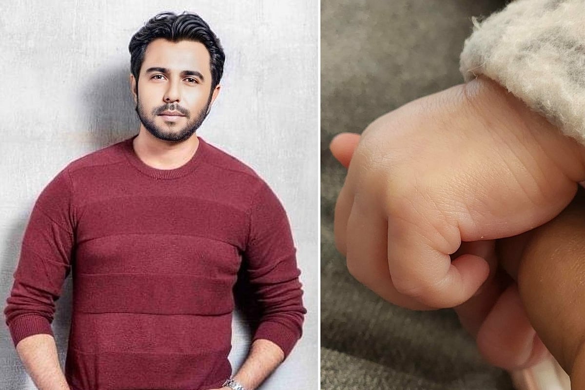 পোস্টে নবজাতকের হাতের ছবি জুড়ে দেন