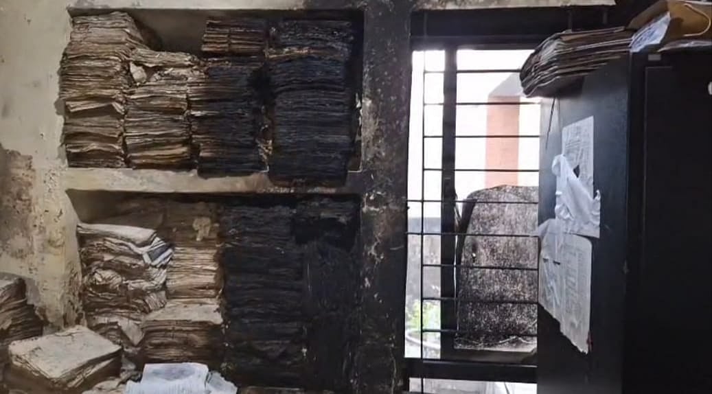 আগুনে পুড়ে গেছে নির্বাচন কার্যালয়ে থাকা বেশ কিছু নথিপত্র ও মালামাল