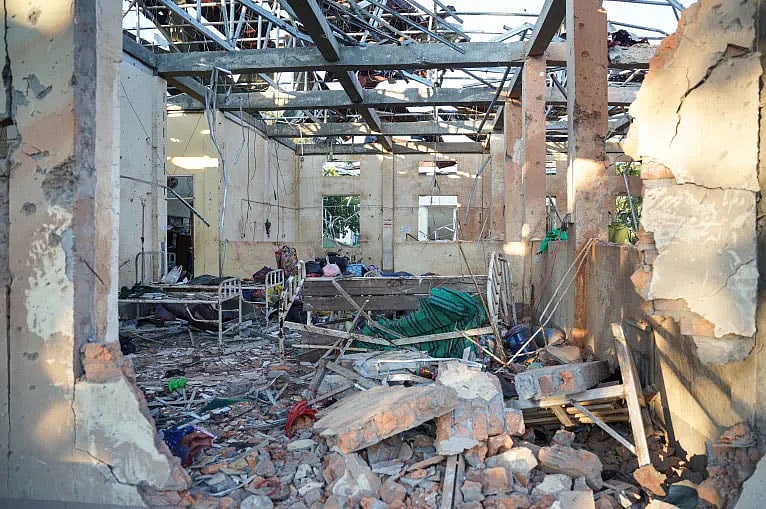 মিয়ানমারের পশ্চিমাঞ্চলীয় রাখাইন রাজ্যের ম্রাউক-উ জেনারেল হাসপাতালে এক বিমান হামলায় ৩৩ জন নিহত হয়েছেন