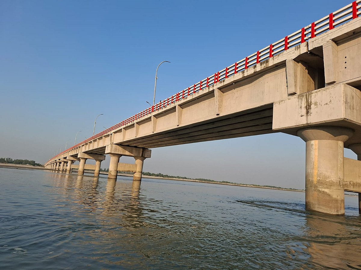 রংপুরের গঙ্গাচড়া উপজেলায় তিস্তা নদীতে মহিপুর সেতু। এই সেতুর উজানে সূতী নদী এবং ভাটিতে প্রবল ভাঙনে চুঙ্গাদারা নদী তিস্তা নদীর গর্ভে চলে গেছে। সিএস রেকর্ডে নদী দুটি থাকলেও বাস্তবে এখন তিস্তায় বিলীন