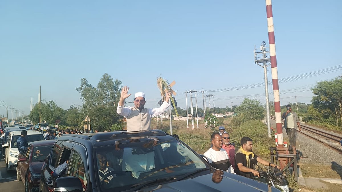 শোভাযাত্রায় বিএনপির মনোনীত প্রার্থী নাজমুল মোস্তফা আমিন