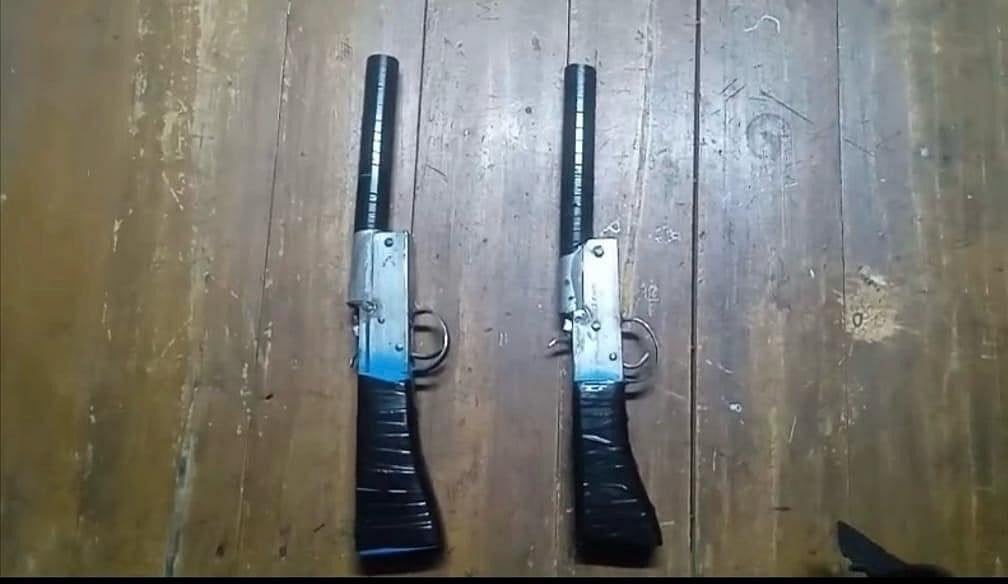 রাউজান থেকে উদ্ধার করা অস্ত্র