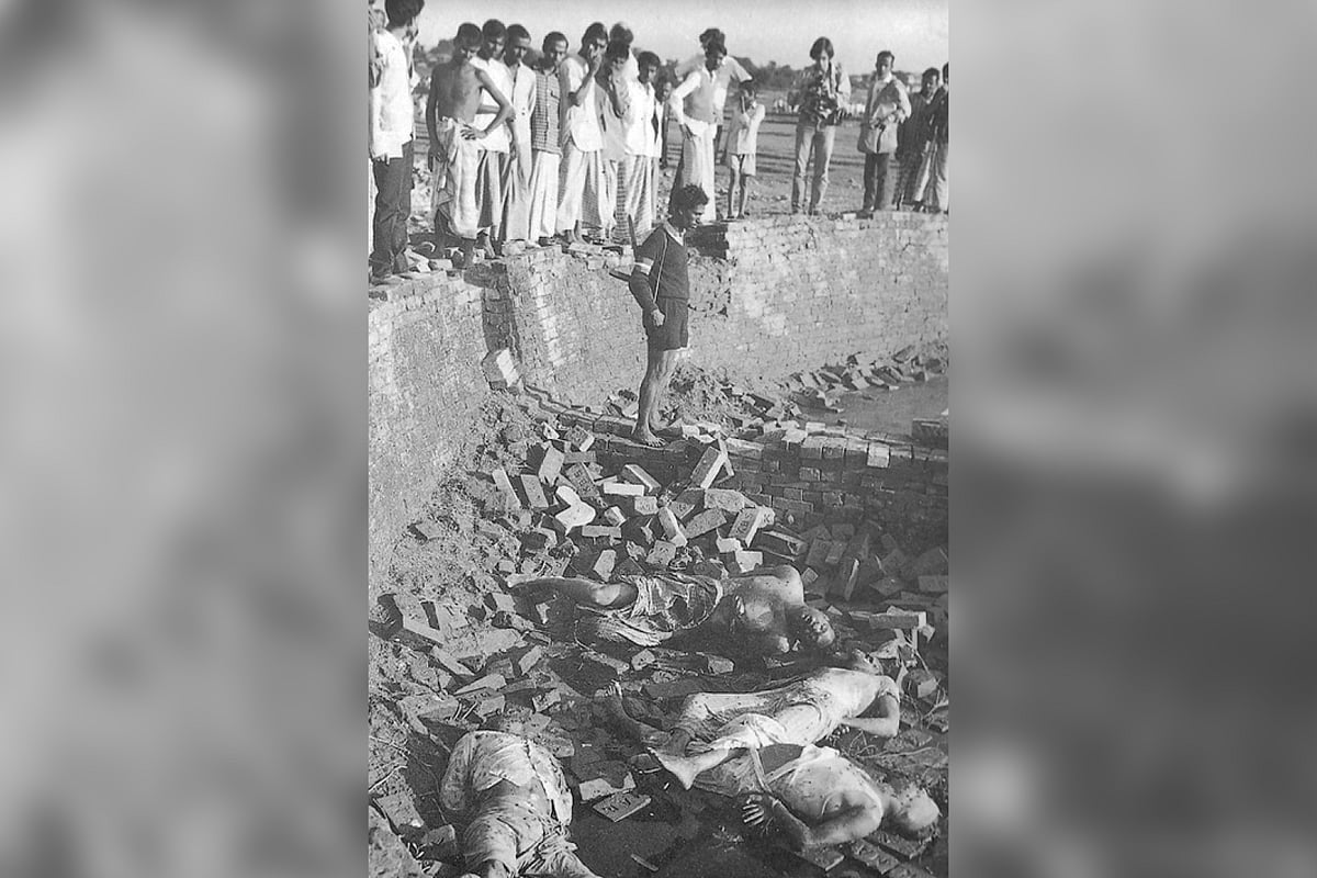 পাকিস্তানি শাসক ও তাদের দোসরেরা বুদ্ধিজীবীদের নৃশংসভাবে হত্যার পর এভাবেই তাঁদের লাশ ফেলে রাখে। ঢাকার রায়েরবাজার বধ্যভূমি