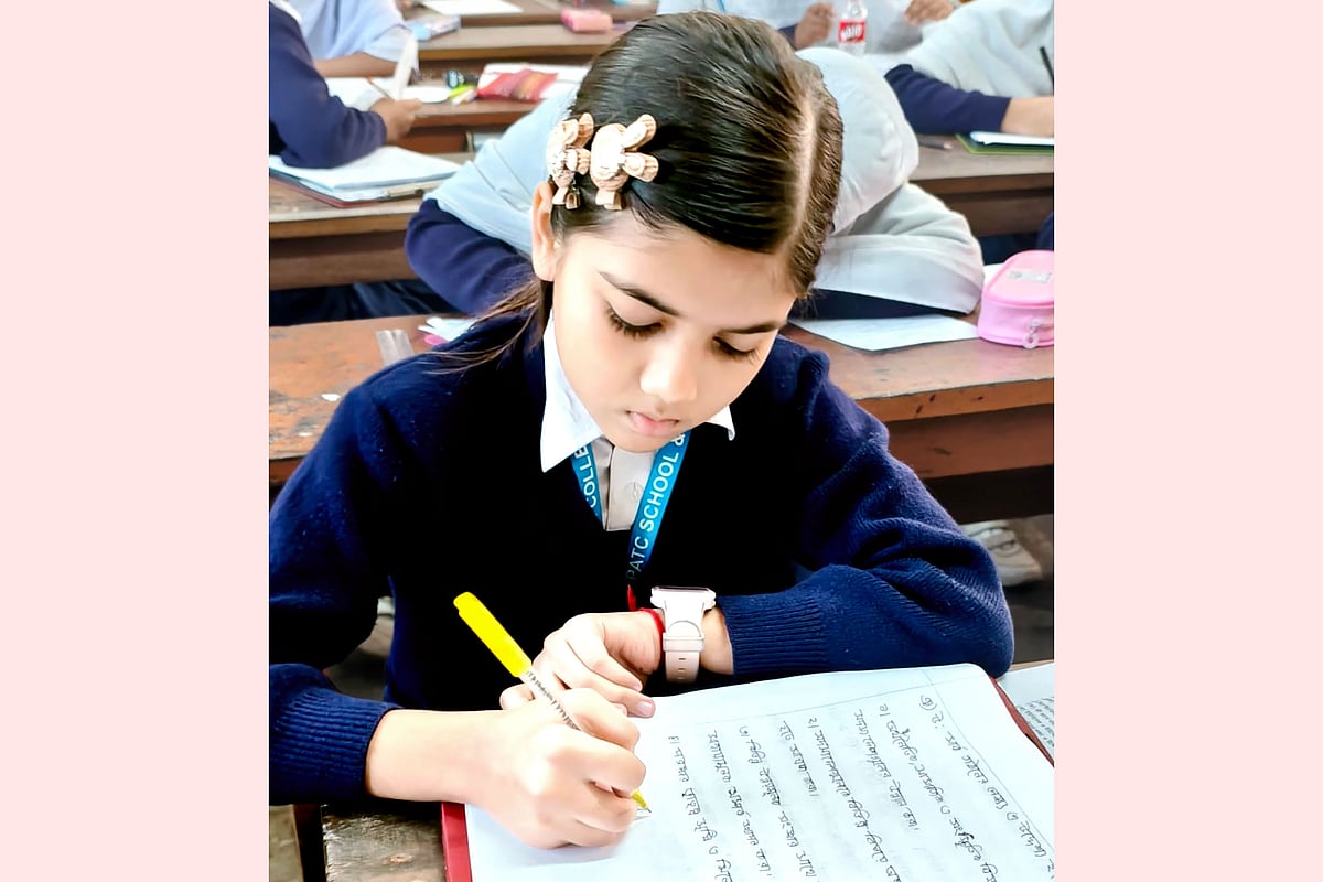 বিপিএটিসি স্কুলের এক শিক্ষার্থী পরীক্ষায় অংশগ্রহণ করছে