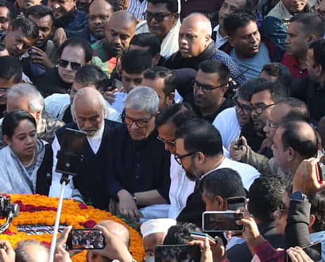 রাজধানীর মিরপুরে শহীদ বুদ্ধিজীবী স্মৃতিসৌধে বিএনপির পক্ষ থেকে পুষ্পস্তবক অর্পণ করা হয়