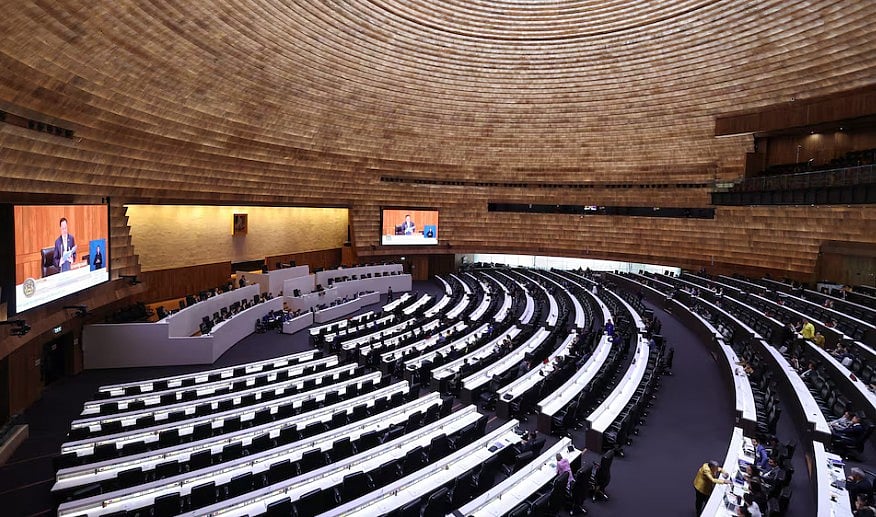 মন্ত্রিসভার নীতি বিবৃতি পার্লামেন্টের কাছে উপস্থাপন করছেন থাইল্যান্ডের প্রধানমন্ত্রী আনুতিন চারণভিরাকুল। ২৯ সেপ্টেম্বর ২০২৫