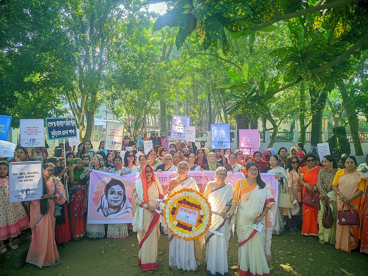 রোকেয়া দিবস উপলক্ষে শনিবার সকালে একটি শোভাযাত্রা বের করা হয়। গত শনিবার রংপুরের পায়রাবন্দে