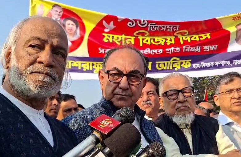 সাভারে জাতীয় স্মৃতিসৌধে  শহীদদের প্রতি শ্রদ্ধা নিবেদনের পর কথা বলেন বিএনপির স্থায়ী কমিটির সদস্য মির্জা আব্বাস। আজ মঙ্গলবার সকালে