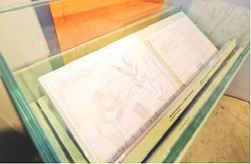 মুক্তিযুদ্ধ জাদুঘরে প্রদর্শিত হচ্ছে কবি শামসুর রাহমানের কবিতার পাণ্ডুলিপি ও শিল্পী আমিনুল ইসলামের শিল্পকর্ম