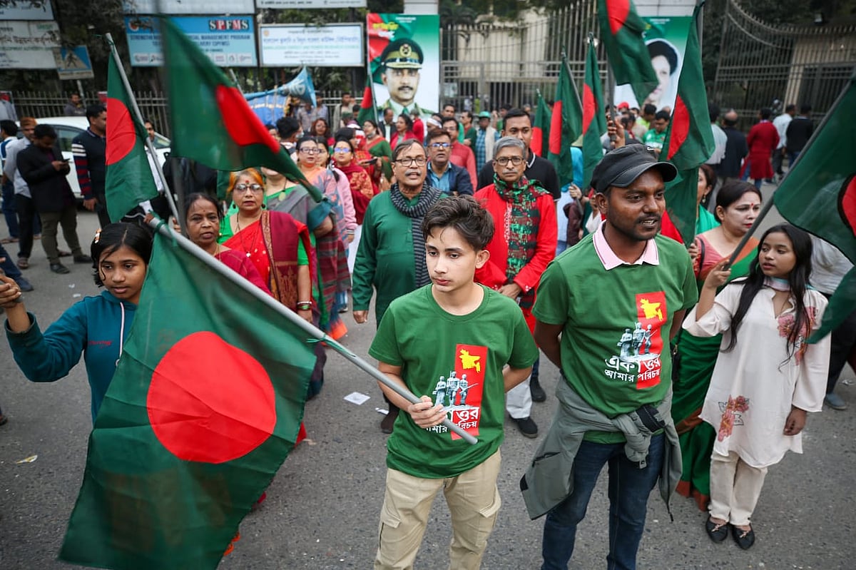 ‘কণ্ঠে ধরো বিজয়ের গান, হাতে নাও মুক্তির পতাকা’ স্লোগানে মহান বিজয় দিবস উদ্‌যাপন করেছে বাংলাদেশ উদীচী শিল্পীগোষ্ঠী, বাংলাদেশ ছাত্র ইউনিয়ন (একাংশ) ও বাংলাদেশ যুব ইউনিয়ন