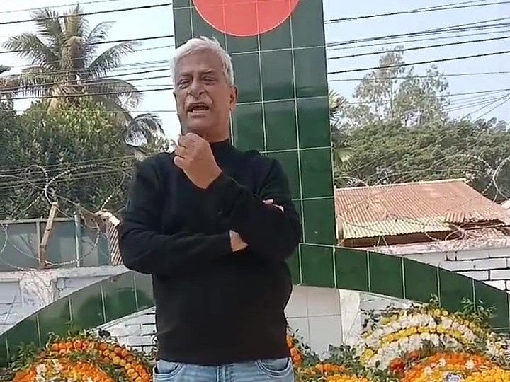 নোয়াখালীর সেনবাগের মুক্তিযুদ্ধের শহীদ স্মৃতিস্তম্ভের বেদিতে দাঁড়িয়ে বক্তব্য দেন বিএনপি নেতা জয়নুল আবদিন ফারুক। আজ সকালে