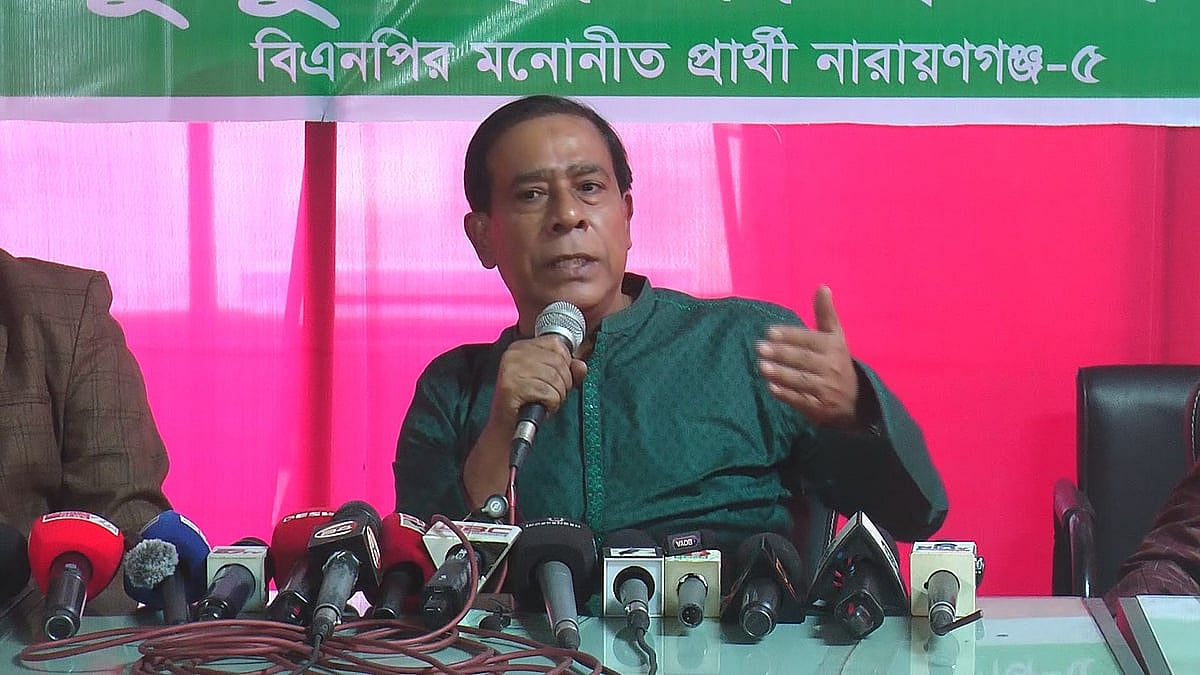 নিরাপত্তার ইস্যু তুলে ধরে নারায়ণগঞ্জ-৫ (শহর-বন্দর) আসনে বিএনপি মনোনীত প্রার্থী মোহাম্মদ মাসুদুজ্জামান নির্বাচন থেকে সরে দাঁড়ানোর ঘোষণা দিয়েছেন। মঙ্গলবার দুপুরে নারায়ণগঞ্জ প্রেস ক্লাবে সাংবাদিকদের সঙ্গে মতবিনিময়সভায় তিনি এ ঘোষণা দেন