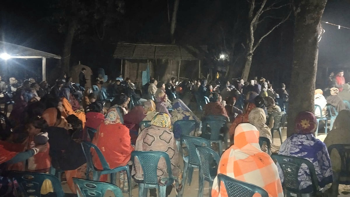 দিনাজপুরের বিরামপুর উপজেলার পলিপ্রয়াগপুর ইউনিয়নের কামারপাড়া গ্রামে যুবদলের মতবিনিময় সভা