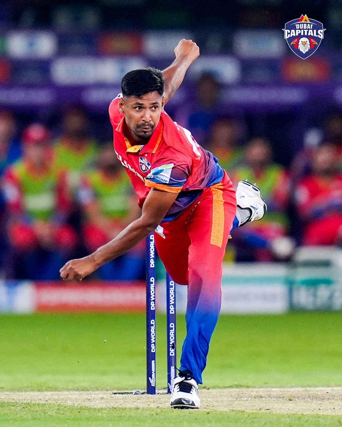দুবাই ক্যাপিটালসের জার্সিতে মোস্তাফিজুর রহমান