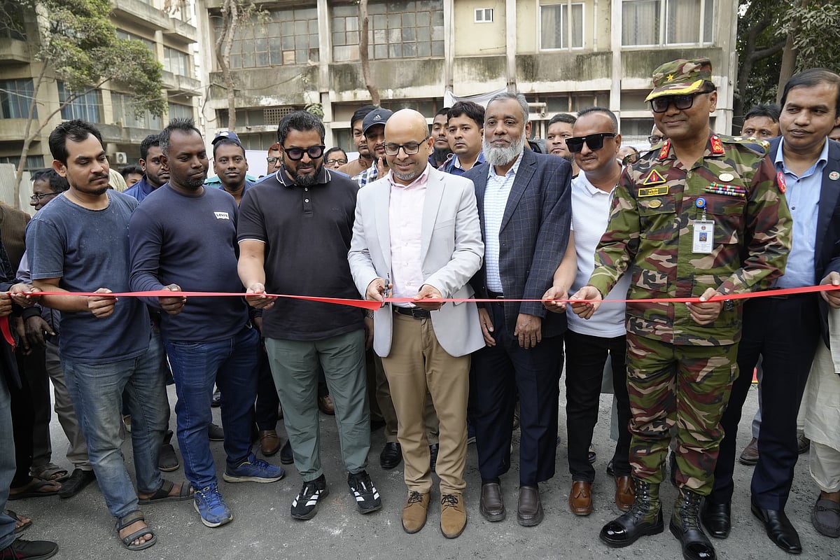 নতুন সংযোগ সড়ক উদ্বোধন করেন প্রধান উপদেষ্টার বিশেষ সহকারী ফয়েজ আহমদ তৈয়্যব। আগারগাঁও, ঢাকা; ১৭ ডিসেম্বর, ২০২৫