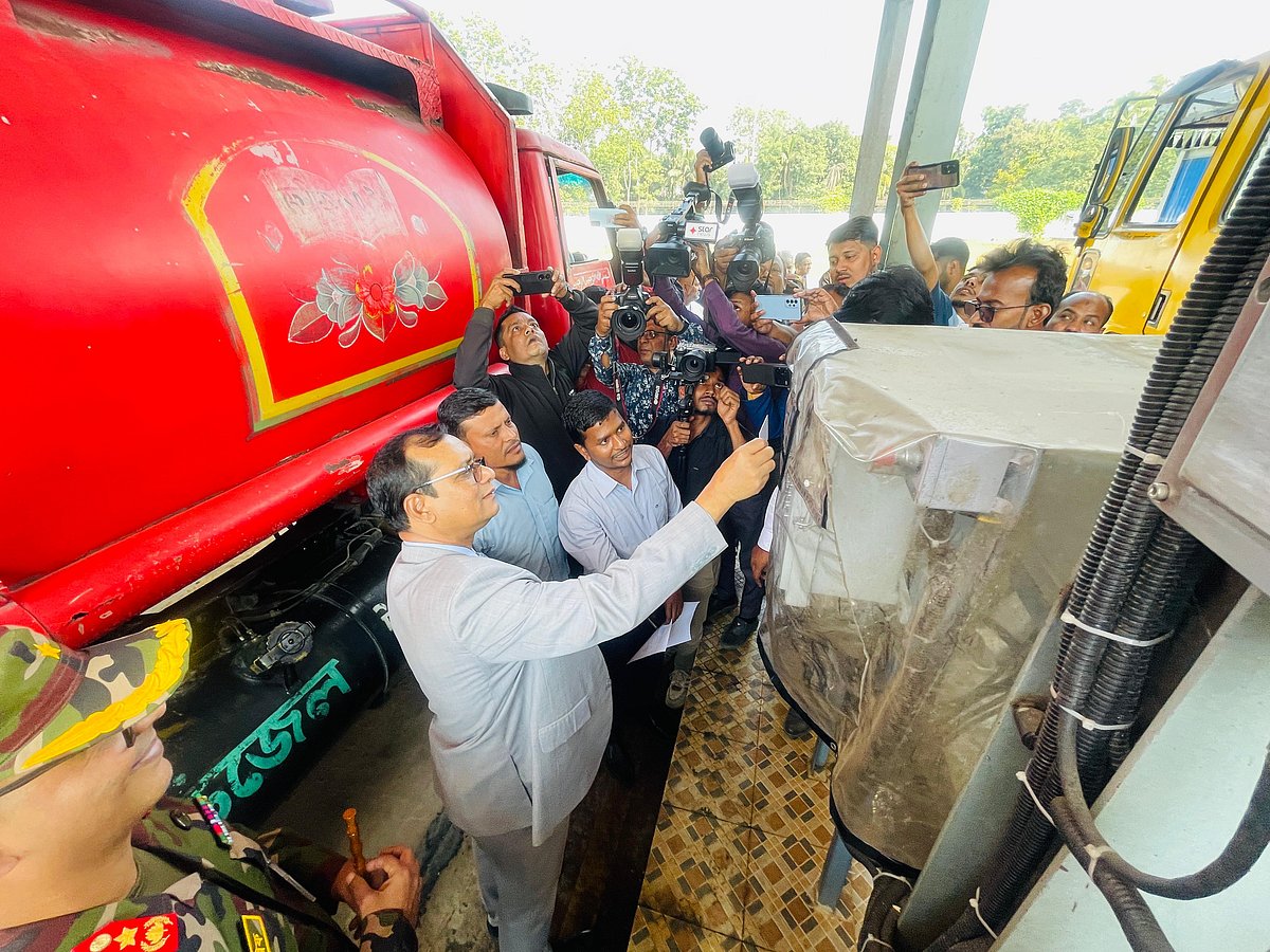 দেশে প্রথমবারের মতো অটোমেটেড জ্বালানি বিপণন ডিপোর কার্যক্রম শুরু হয়েছে কুমিল্লায়। আজ বুধবার বেলা সাড়ে ১১টার দিকে বরুড়া উপজেলার কুমিল্লা–চাঁদপুর আঞ্চলিক মহাসড়ক–সংলগ্ন মগবাড়ি এলাকায়
