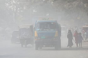 বিশ্বের ১২২ নগরীর মধ্যে বায়ুদূষণে শীর্ষে ঢাকা, ৯ স্থানে ব্যাপক দূষণ