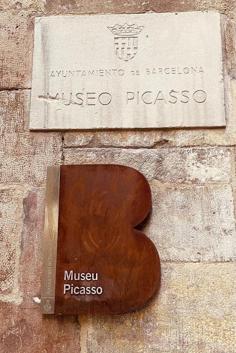 মন্টজুইক ক্যাসল–বার্সেলোনার আকাশে ঝুলে থাকা নীরব ইতিহাস