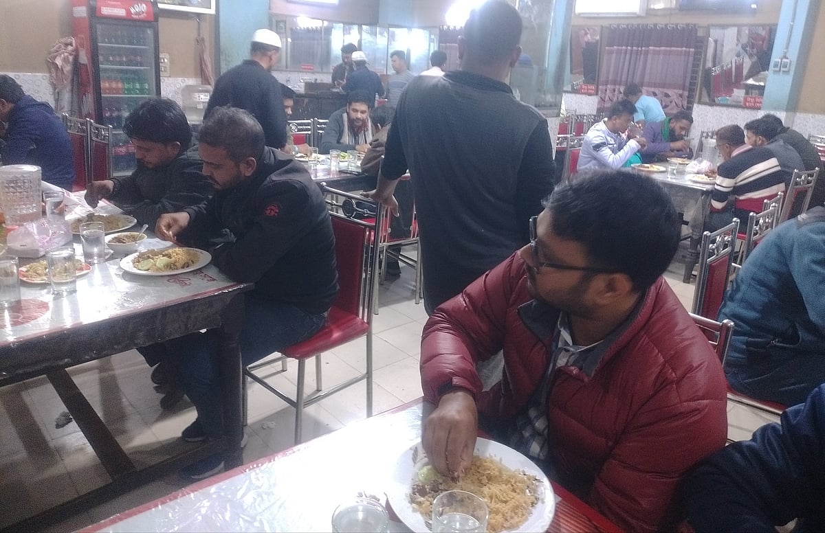 সাব্বীর হোটেলে একসঙ্গে ৬০ থেকে ৬৫ জন বসে খাবার খেতে পারেন। সম্প্রতি তোলা