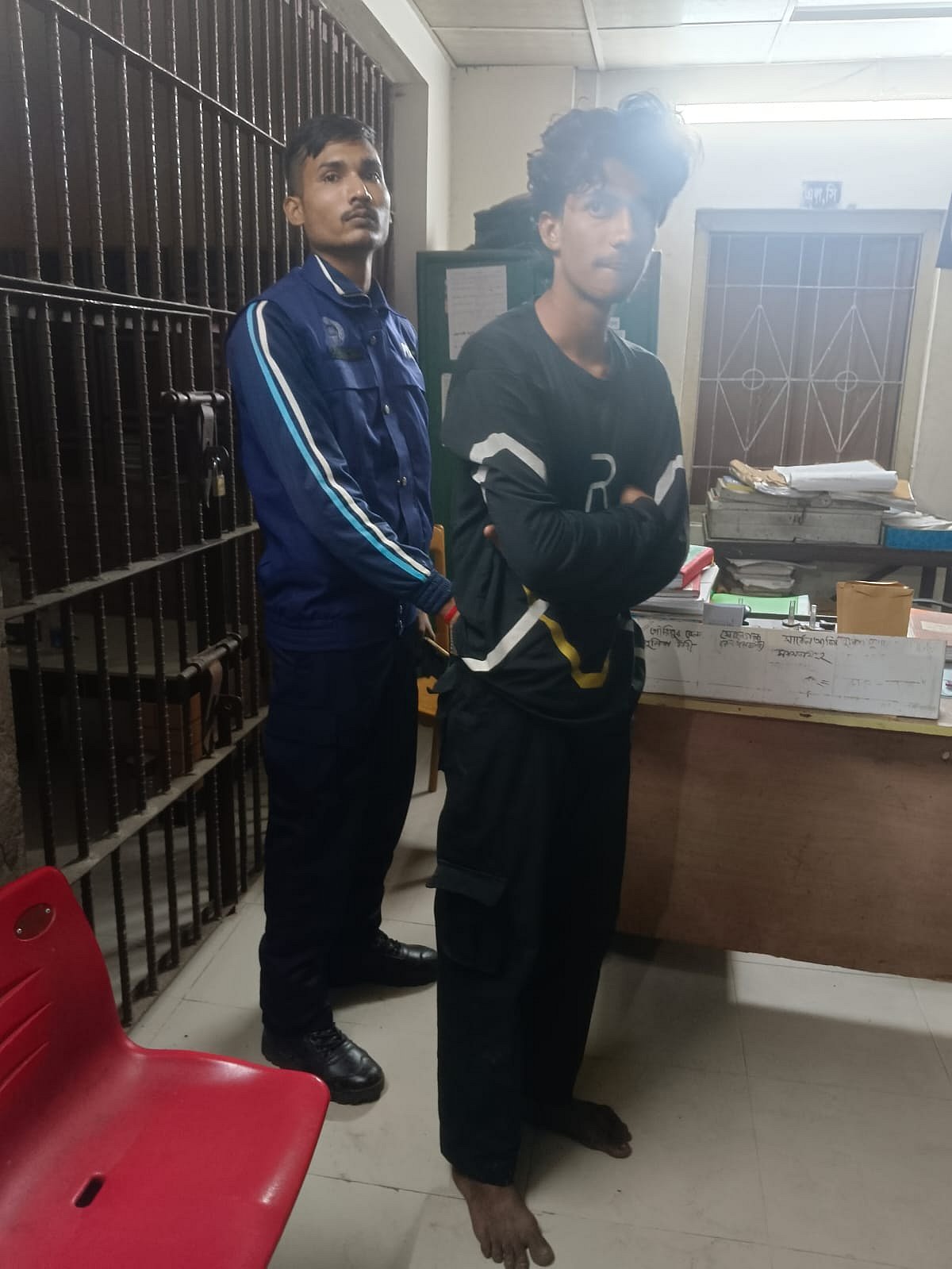 আলমগীর হোসেন নামের এক তরুণ আটককে করা হয়েছে