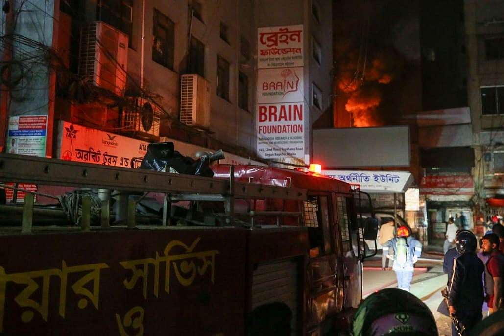 রাজধানীর তোপখানা সড়কে উদীচী শিল্পীগোষ্ঠীর কার্যালয়ে আজ শুক্রবার রাতে আগুন দেওয়া হয়