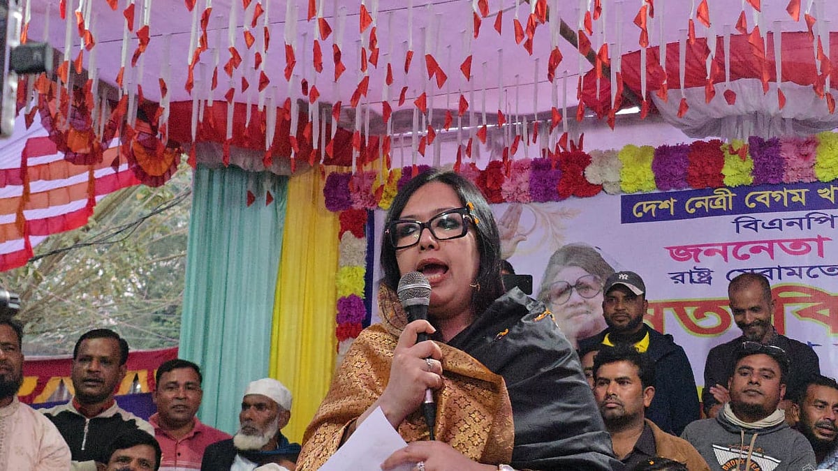 বিএনপির চেয়ারপারসন বেগম খালেদা জিয়ার রোগমুক্তি কামনায় দোয়া এবং মতবিনিময় সভায় প্রধান অতিথি হিসেবে বক্তব্য দিচ্ছেন রুমিন ফারহানা। শুক্রবার বিকেলে ব্রাহ্মণবাড়িয়ার সরাইল উপজেলার পানিশ্বর ইউনিয়নের বিটঘর বাজারে